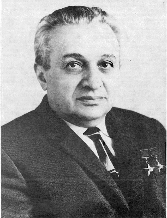1949年，毛主席访问苏联，交代厨师：苏联送死鱼就扔出去，换活鱼