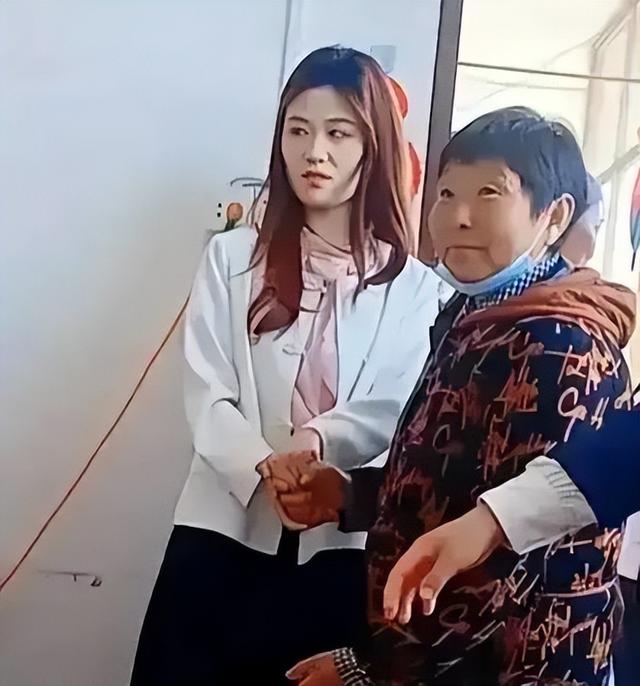 曝朱小伟未婚妻已辞职出道当网红？闺蜜发声澄清，网友：文字游戏