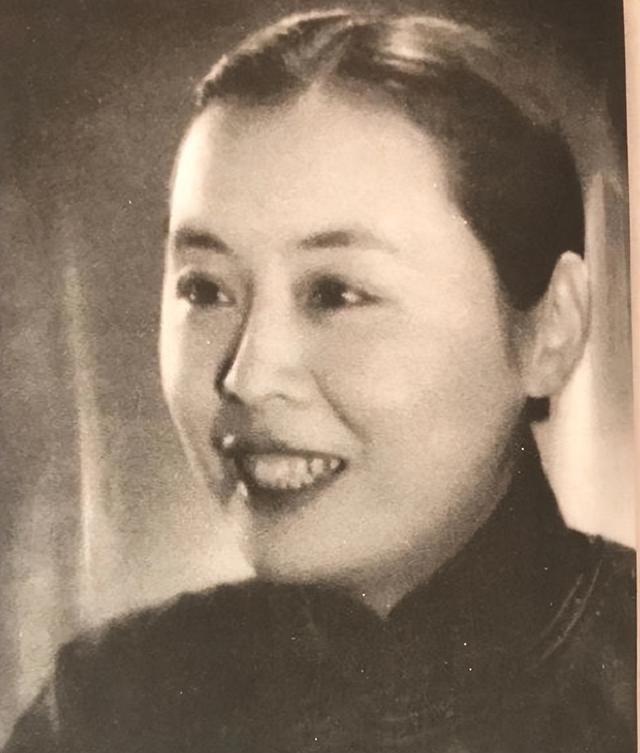1988年，张幼仪去世，墓碑上刻了4个字，字字都是对徐志摩的讽刺