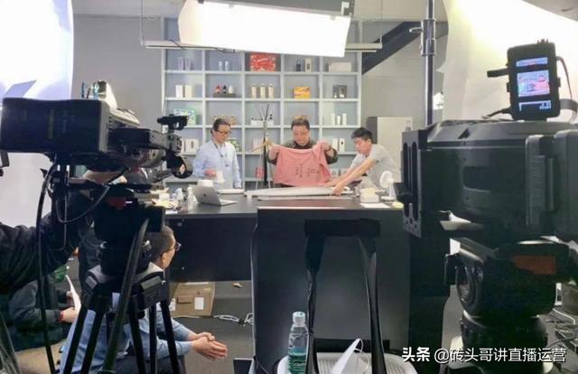 抖音,直播从初级到高级 一次性需要哪些硬件设备？