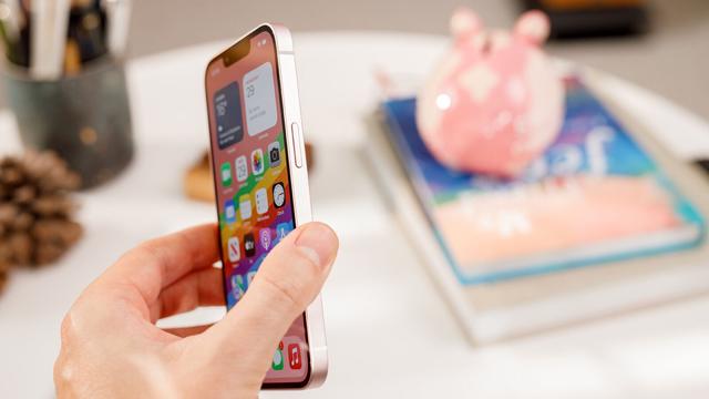 iPhone SE2 与 iPhone 13 mini 详细对比：优缺点一目了然