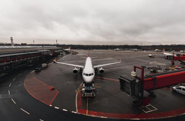 东航MU5735坠毁，飞机发生空难，坐在飞机里的人会发生什么