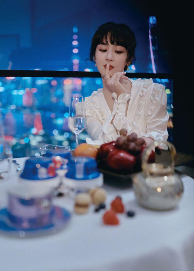 杨紫出席活动（杨紫出席活动现场）