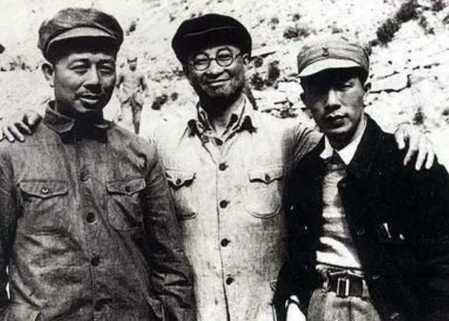 1952年彭德怀回国，邓华请求粟裕接替总指挥，毛主席为何拒绝？