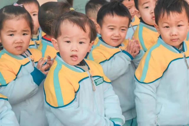 「美心成长」小小的仪式 大大的情怀——绿苑幼儿园升旗仪式