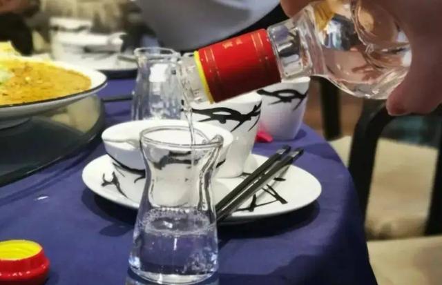 年纪大了难戒酒？戒不掉也要记住“三喝三不碰”，早懂益处多