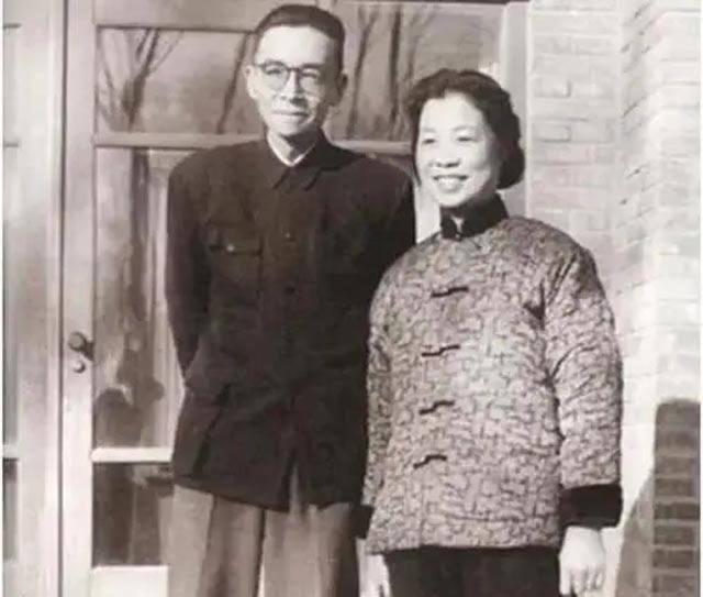 林洙嫁梁思成后：委曲求全整10年，他死后，她218万卖林徽因嫁妆