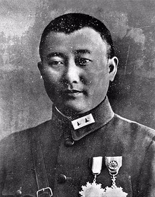 前有黄河，后有敌军，周总理坐立难安，毛主席冷静说道：拿烟来