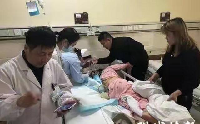 2019年，小伙奔波4000公里接重病女友：全世界放弃你，我也要救你