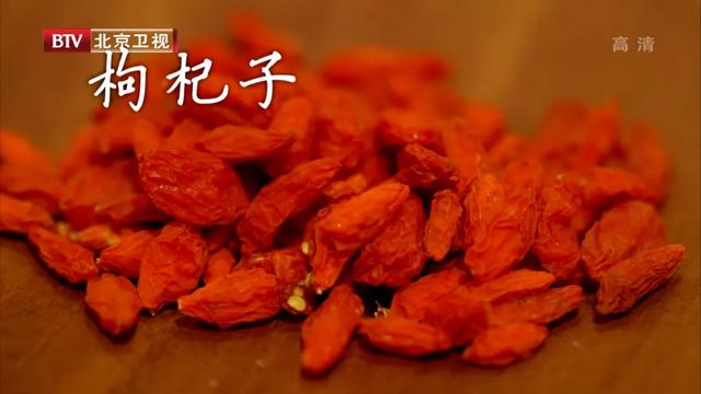 红枣、花生配它一起吃，气血双补！手脚不冰气色好，现在喝最合适