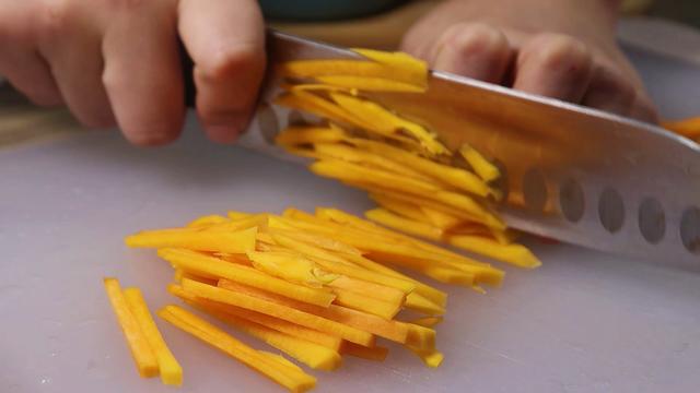 补钙又补锌，天冷多给孩子这样吃，比吃钙片强多了，宝宝超爱吃