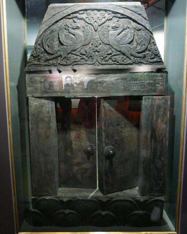 法门寺地宫中，不仅出土了武则天的裙子，还有一件世界独有的珍宝
