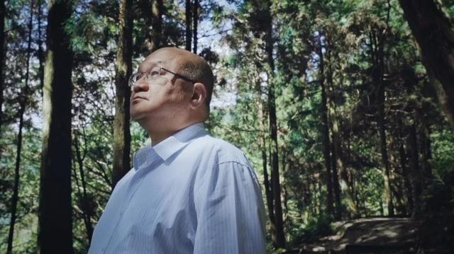 逆袭为百亿富豪的秦荣华，从日本买10000根木头：这本就是中国的