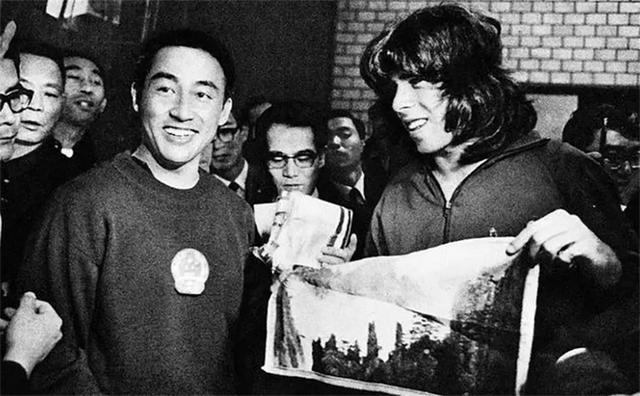 1971年，毛主席在深夜中做出重大决定，催促身边的人：快打电话