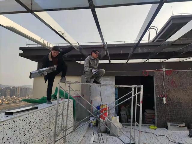重拳出击！南充主城区一大波楼顶违建被拆除，快看有哪些