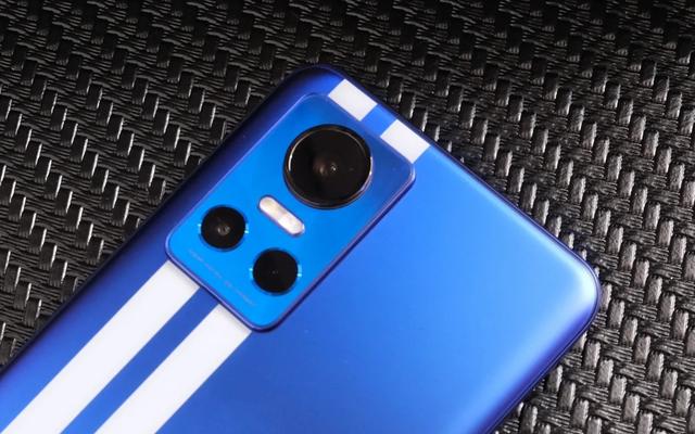 用了三年iPhone 11，如今换上了2000块的安卓机，没想到差距这么大