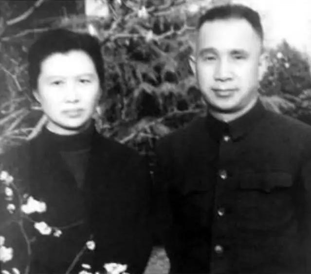 老搭档遗孀瘫痪住院半个月，没医生来看病，粟裕：马上换一等病房