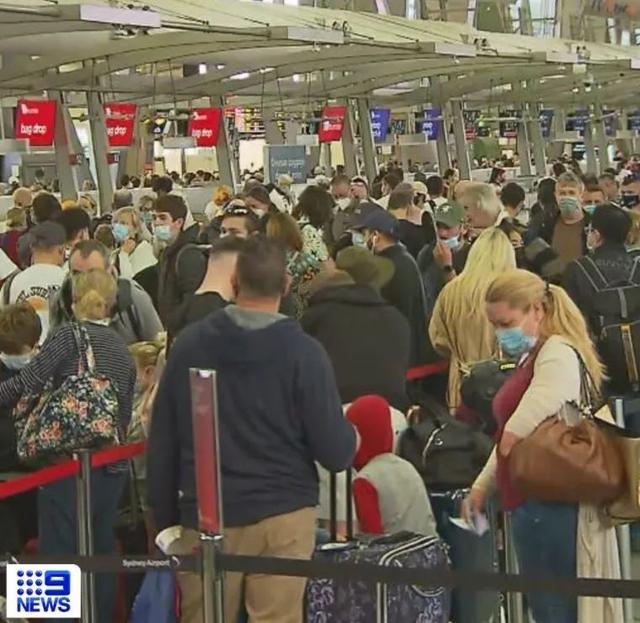 澳洲开放，多地机场爆满！凌晨5点排长队，无症状员工照常上班