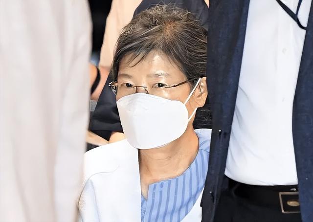朴槿惠被判22年，文在寅却在卸任前释放她，为何尹锡悦也要拜会？