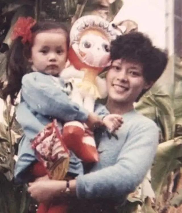 "大脑门娘娘"孙俪，正在优雅地老去