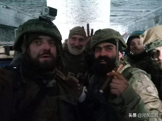 俄军停火，亚速营钻出地道反击，俄军到底有没有能力打下钢铁厂