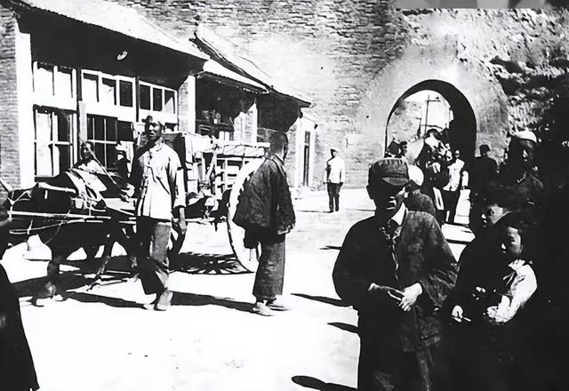 1952年同床共枕52天的妻子，公安：她不是你老婆，你老婆已经遇害