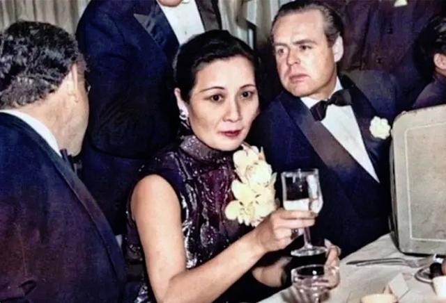 蒋介石逝世后，宋美龄远走美国，她晚年靠什么维持奢华的生活？