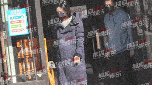51岁李亚鹏再当爸！王菲“满脸的嫌弃”成全了老李“双重的幸福”