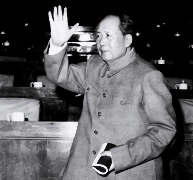 1965年，毛主席到江西开会，期间叮嘱秘书：我不吃江西人的鱼