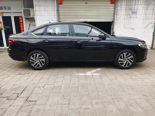 2022款大众朗逸plus黑色(2022款大众朗逸plus所有颜色)