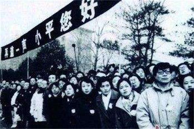 邓小平退休后享天伦之乐，临终前4天家人致信中央，提出五个要求