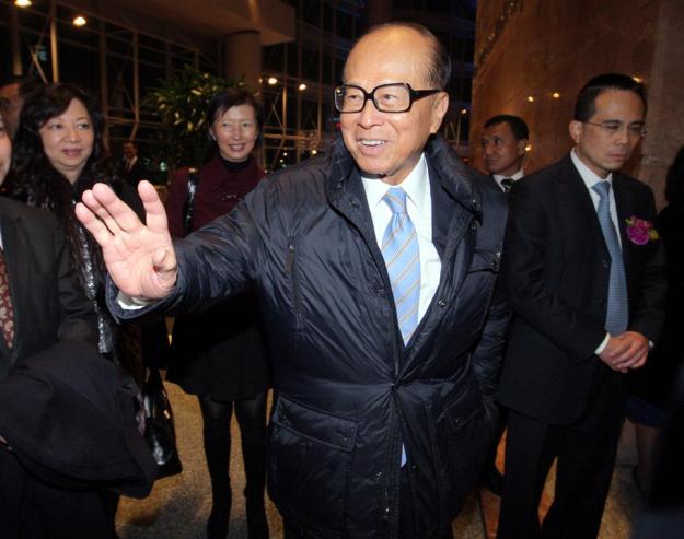 神秘富豪遭李嘉诚威胁，只因给大陆捐款500亿，他做错了什么吗？