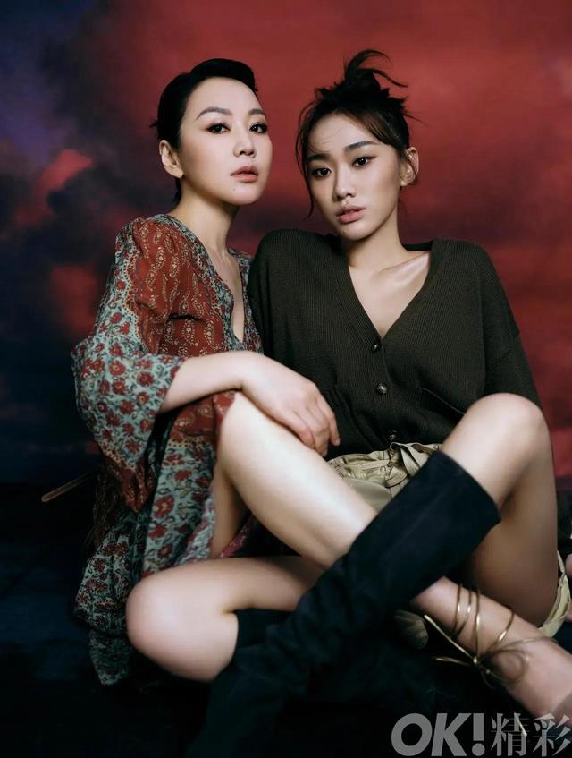闫妮携女儿同框拍杂志秀美腿