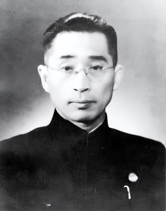 何鲁丽的家史，父亲何思源大义抗日，祖上多位进士铁面举贤