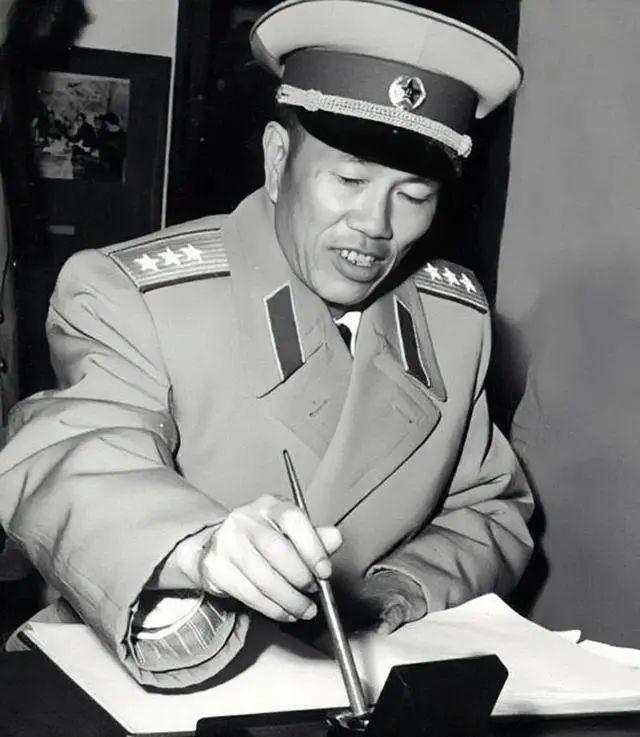 抗美援朝前夕，中央决定调黄永胜入朝，林彪反对：我要换一个人上