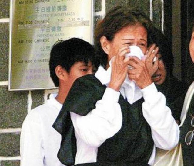 成奎安的家庭悲剧:三个兄弟死于同一年，他25岁的孙子死于车祸。
(图20)