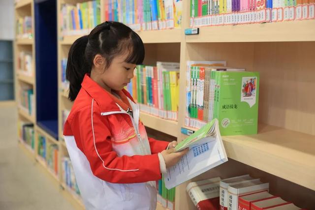 西安高新区第三十一小学：诵经典睿智 吟诗书气华