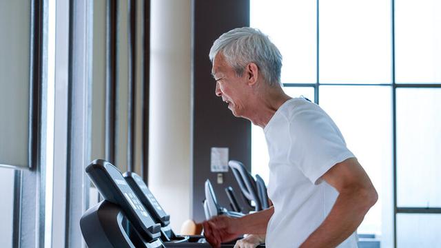 寿命与体重有关？研究：60岁后微胖老人或更长寿，你体重达标了吗