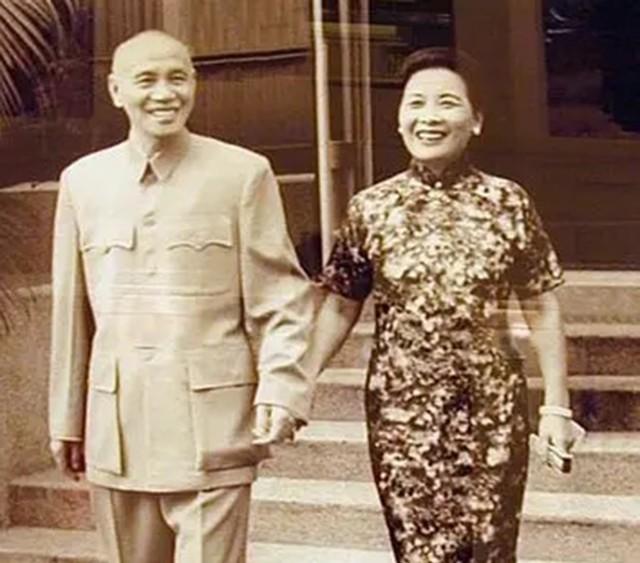 03年宋美龄在梦中去世，隔天清晨遗体被裹在羊毛毯中送出公寓