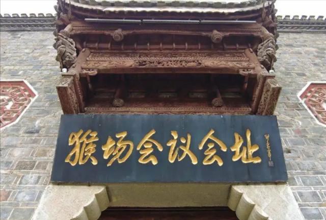 三万红军被十万国军追击，一战士想出妙计，毛主席：红军中有神人
