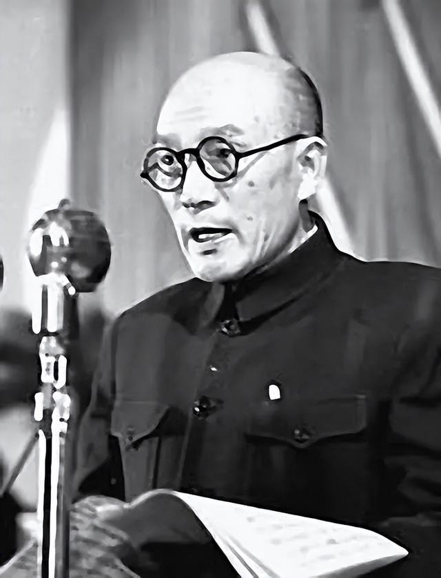 1956年，毛泽东叮嘱秘书：有一个人，除我上厕所外，可以随时来见