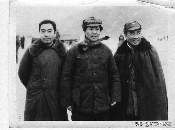 「罕见」周恩来和十大元帅的同框照，张张珍贵，尽显功勋风采