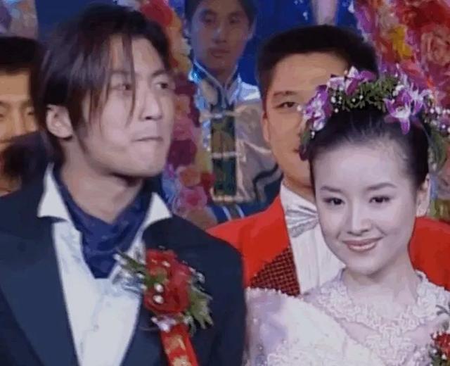 潘粤明的“反击”：丑陋婚变沦为过街老鼠，铮铮铁骨上演逆天改命