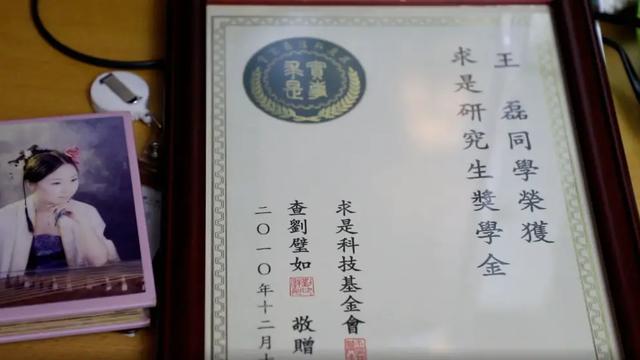 女博士王磊：30岁怀孕后瘫痪，生子后被丈夫抛弃，8年后逆风翻盘