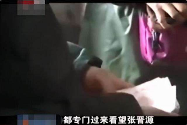 15岁男孩当“钉子户”,断水断电也不搬,背后隐情连拆迁队都心软了