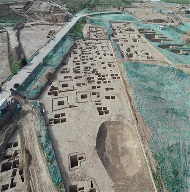 2013年，上官婉儿墓地发掘现场：有个重要的发现