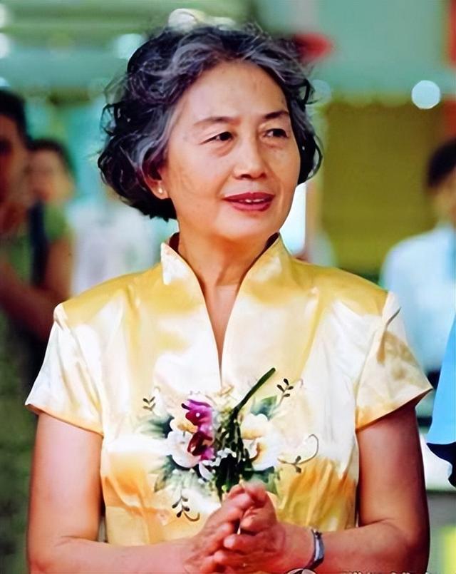 1976年毛泽东临终前，曾交代张玉凤：我去世后每年到我坟上看看我