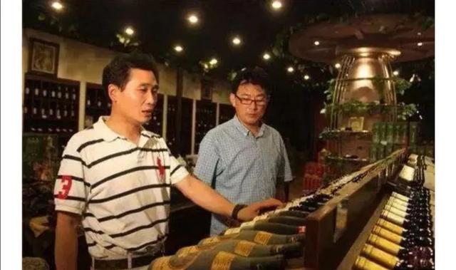 1987年，江苏男子借了朋友1000元，25年后打拼成富商，还了1000万