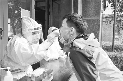 加强对七类重点群体核酸检测 开设绿色通道实施错峰检测提前预约“郑州速度”里有精度更有温度