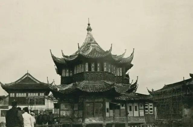 1930年，三子毛岸龙秘密入读大同幼儿园，留下此生唯一的两张照片